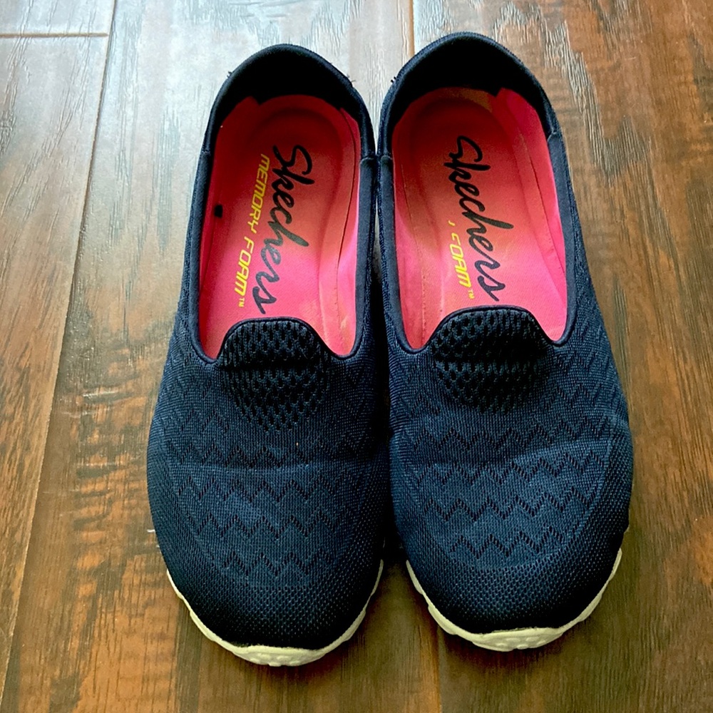 Sketchers Sneakers